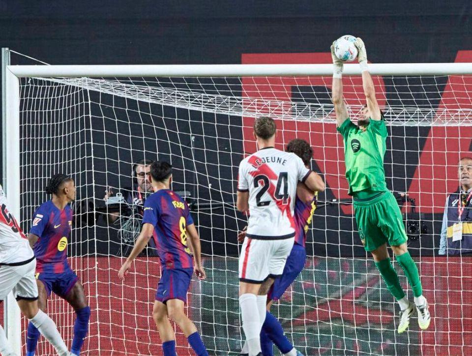 巴萨差点被打1-4！24岁门神6扑让对手怀疑人生 3挡必进球+含2单刀